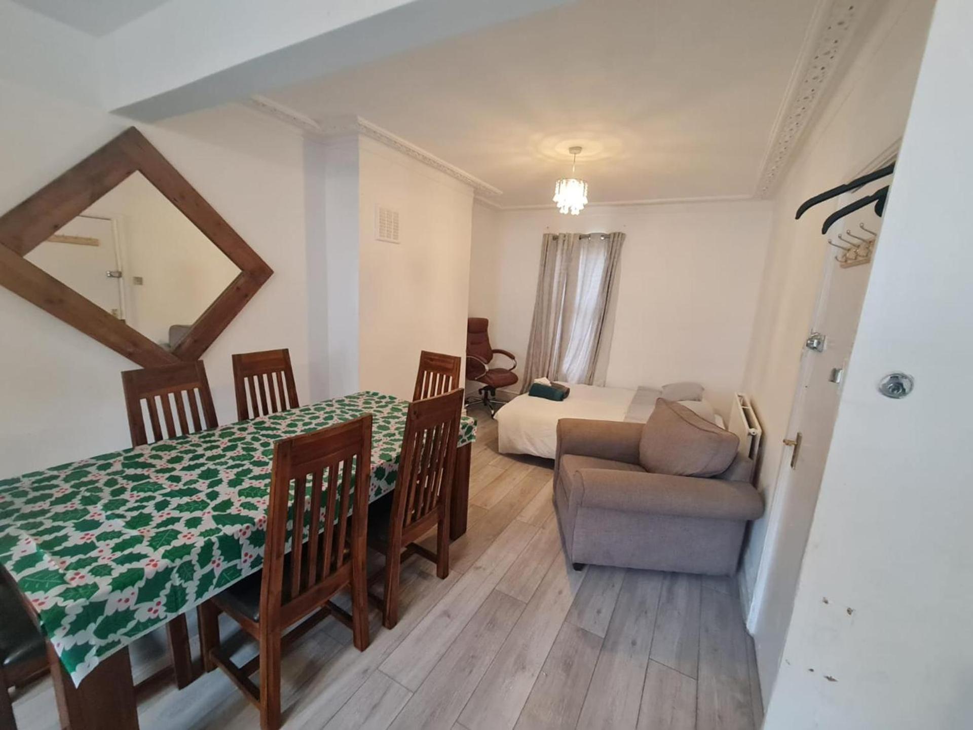 Вілла 3-Bed House In London Self-Contained In Ladywell Екстер'єр фото